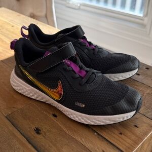 Nike Revolution little kids Black/Multi Girl's Running Shoes-Size 3Y